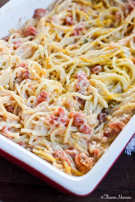 Easy Chicken Spaghetti is creamy and cheesy spaghetti with chicken in a creamy cheese sauce with canned tomatoes and chilies! I have partnered with Skinner®️️ Pasta to bring you this awesome Easy Chicken Spaghetti recipe! While this post is sponsored, all opinions are 100% my own. August 6th is National Friendship Day. I decided to... Easy Chicken Spaghetti Recipe, Spaghetti With Chicken, Easy Chicken Spaghetti, National Friendship Day, Chicken Spaghetti Recipe, Spaghetti Recipes Easy, Cheesy Spaghetti, Creamy Cheese Sauce, Chicken Spaghetti Recipes