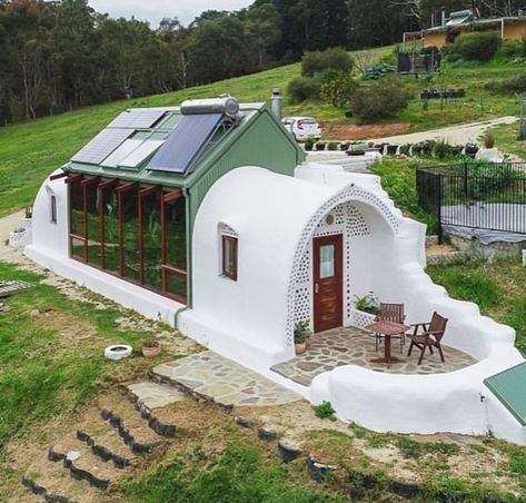 Casa Hobbit, Earthship Home, Cob House, Earth Homes, Natural Building, Earthship, Eco House, Tiny House Living, Sustainable Home