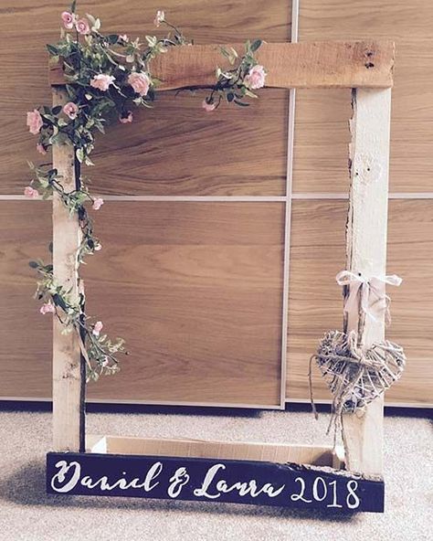 Vintage Wedding Ideas, Photo Boots, Photobooth Ideas, Diy Photo Booth, Wedding Photo Booth, Photo Booth Frame, Floral Photo, Wooden Wedding, Diy Photo