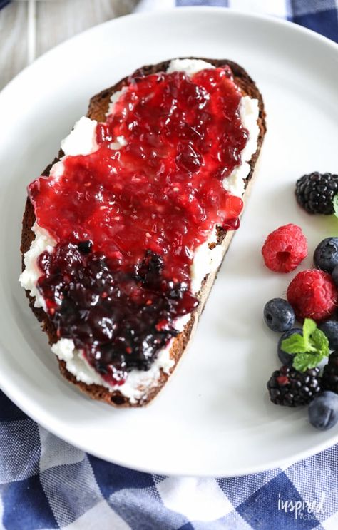 How to make the best Ricotta Toast with three jams for an easy beautiful breakfast treat. #ricotta #toast #breakfast #berry #jam #jelly #brunch #recipe #quick #easy Ricotta Toast Breakfast, Breakfast Ricotta, Breakfast Toast Ideas, Chocolate Crinkles Recipe, Jelly Toast, Toast Ideas, Ricotta Toast, Beautiful Breakfast, Hot Chocolate Cookies