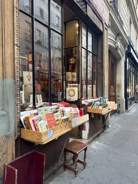 Parisian aesthetic, bookstores, antiques Parisian Bookstore, French Bookstore, Book Shop Aesthetic, Lone Soul, Parisian Library, Paris Bookstore, Cottagecore Mom, Autumn In England, Countries Aesthetic