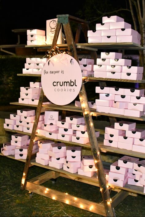 Crumbl Cookie Wedding Favor, Crumble Cookie Wedding Display, Crumbl Cookie Wedding, Crumble Cookie Catering, Cookie Catering Display, Crumbl Cookie Wedding Display, Crumbl Cookies Wedding, Cookie Mix Packaging, Crumbl Cookie Display