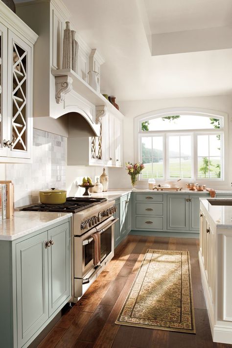 two-toned-kitchen-cabinets-behr Kitchen Cabinets Color Combination, Model Dapur, Two Tone Kitchen Cabinets, Painted Kitchen Cabinets Colors, Kabinet Dapur, Two Tone Kitchen, French Country Kitchens, Farmhouse Kitchen Cabinets, New Kitchen Cabinets