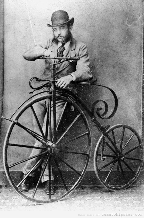 Foto antigua parecido razonable Robert Pattinson o hipster co bicicleta rueda grande Antique Bicycles, Velo Vintage, Penny Farthing, Old Bicycle, Vintage Cycles, Moto Vintage, I Want To Ride My Bicycle, Old Bikes, Vintage Bicycles