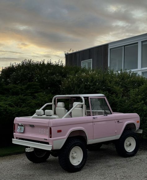 Vintage Ford Bronco Aesthetic, Rebecca Aesthetic, Get My License, 1973 Ford Bronco, Car Makeover, Vintage Volkswagen Bus, Holland Brothers, Old Bronco, Tiny Beach House