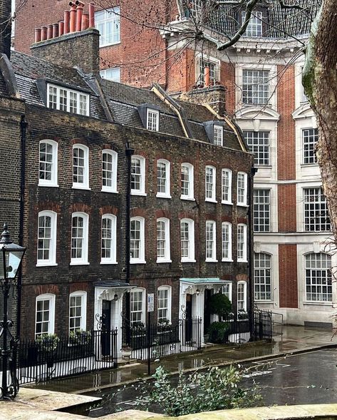 Top Nine Countdown: 2 A wet walk to Smith Square earlier in the year was well worth it to get this shot. The classic London Georgian… | Instagram Lego Forest, London Village, English Townhouse, Regency Architecture, Georgian Houses, Townhouse Exterior, Flip House, Building Inspiration, Apartment Exterior