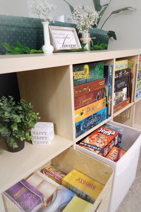 How to make a display shelf for board games Front Living Room Ideas, Board Game Shelf, Kallax Shelving, Board Game Room, Board Game Storage, Board Game Organization, Game Organization, Game Storage, Board Storage