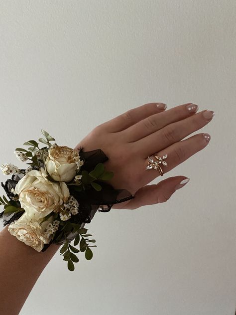 Corsage Aesthetic, Aesthetic Corsage, Austen Aesthetic, Filler Photos, Rose Corsage, Prom 2024, Senior Prom, Jane Austen, Nice Dresses