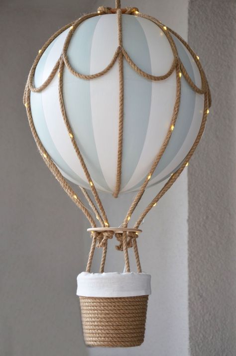 Crystal Hotel, Diy Hot Air Balloons, Hot Air Balloon Decorations, Travel Nursery, Idee Babyshower, Deco Champetre, Light Travel, Baby Room Inspiration, Nursery Room Inspiration