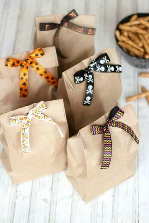 Kids' Party Ideas For All Occasion | DIY Projects | DIY & Crafts Diy Treat Bag, Kids Party Ideas, Halloween Goodie Bags, Diy Treats, Halloween Goodies, Halloween Treat Bags, Pink Eyes, Halloween Birthday, Easy Diy Crafts