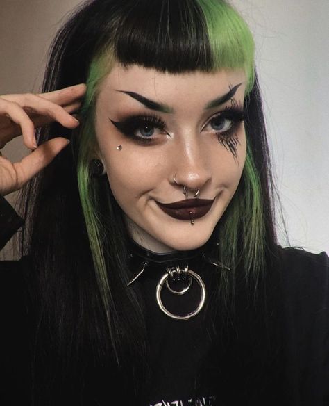 Black Emo Hair, Black And Green Hair, Types Of Hair Color, Half And Half Hair, Dark Makeup Looks, Goth Stuff, Body Details, Hair Dyed, Gothic Hairstyles