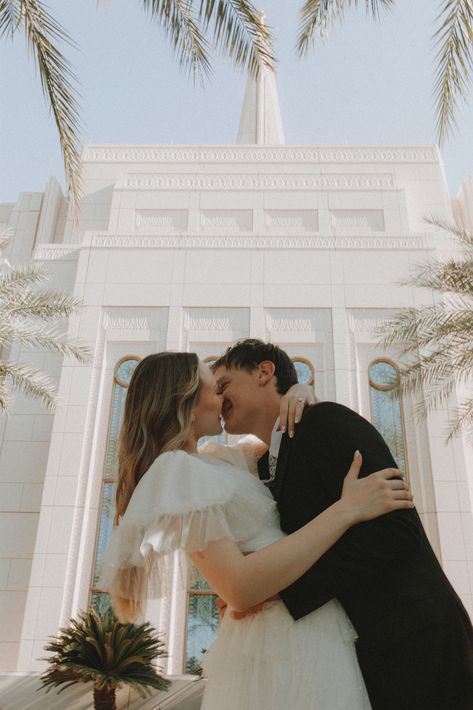 Gilbert Temple Wedding🤍 Salt Flats Wedding Photos, Temple Marriage Lds, Gilbert Temple Wedding, Los Angeles Temple, Wedding Planning Pictures, Gilbert Temple, Temple Wedding Photos, Temple Wedding Photography, Temple Marriage