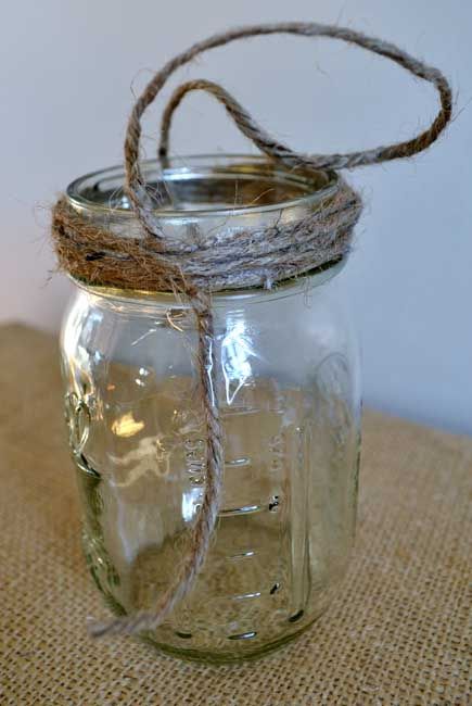 hanging mason jars {a tutorial} - burlap and blue Hanging Jars, Mason Jar Projects, Hanging Mason Jars, Mason Jar Crafts Diy, Diy Craft Tutorials, Mason Jar Lighting, Jar Diy, Diy Hanging, Mason Jar Diy