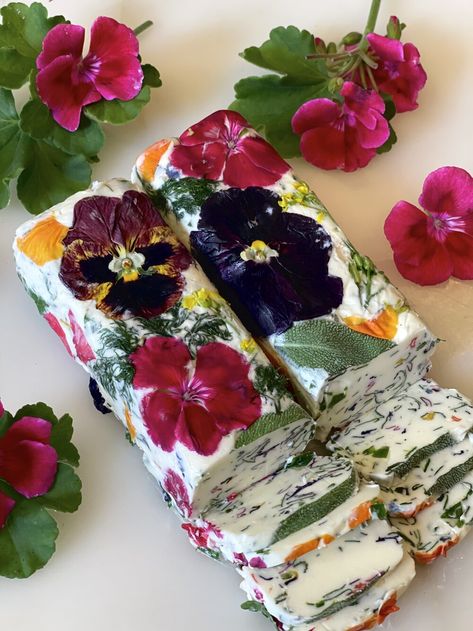 Herb Compound Butter, Edible Flowers Recipes, Breakfast And Brunch, Sweet Butter, Compound Butter, Flower Food, Snacks Recipes, Butter Recipe, Edible Flowers