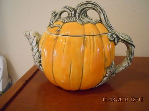 Pumpkin Teapot, I love teapots! Pumpkin Teapot, Whimsical Teapots, Clay Pumpkin, Pumpkin Tea, Cute Teapot, Cinderella Pumpkin, Novelty Teapots, Teapots Unique, Tea Kettles