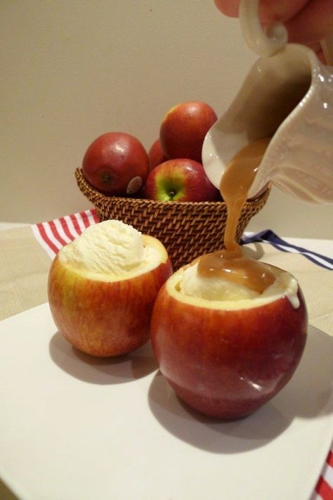 Hollow out apples and bake with cinnamon and sugar inside. After its done baking, fill with ice cream and caramel...this fall Oh my these are a MUST TRY! Apple Ice Cream, Dessert Original, Good Eat, Think Food, Sugar Rush, Yummy Sweets, Eat Dessert, Puddings, Food Network