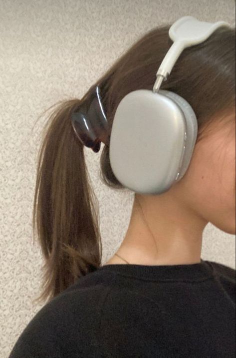 Apple Air Max, Air Pods Max Aesthetic, Air Pods Aesthetic, Apple Airpods Max Aesthetic, Christamas Gifts, Headphones For Iphone, Apple Headphone, Girl With Headphones