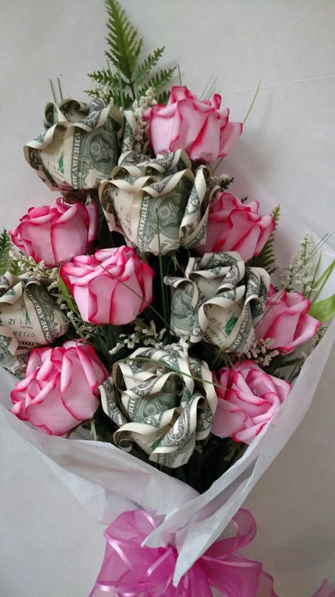 A Bouquet Of Roses, Money Rose, Luxury Flower Bouquets, Money Flowers, Money Bouquet, Creative Money Gifts, Pink Rose Bouquet, Folding Origami, Bouquet Of Roses