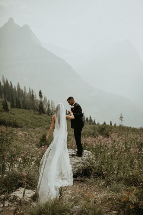 Elopement Pictures Mountains, Boho Mountain Elopement, Smokey Mountain Wedding Elopement, Montana Elopement Ideas, Elopement Captions Instagram, Elopement Photography Mountains, Mountain Elopement Photos, Elopement Poses, Nature Elopement