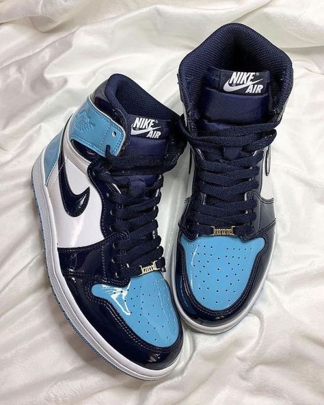 SNEAKER STORE (@universesneakstore) • Instagram-Fotos und -Videos Jordan 1 Unc Patent, Jordan 1 Retro High Unc Patent, Nike Trendy, Jordan 1 Unc, Air Jordan Basketball Shoes, Nike Fashion Sneakers, Af1 Shoes, Jordan Basketball Shoes, Nike Shoes (men)