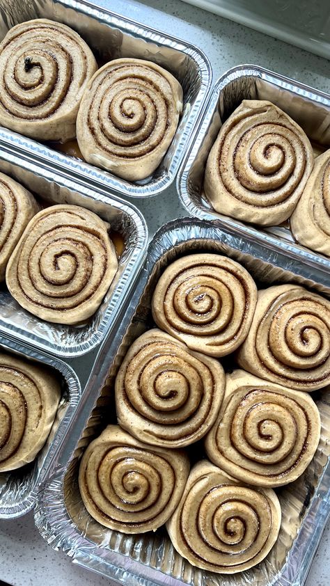 Cinnamon Roll Packaging For Bake Sale, Cinnamon Rolls Business, Cinnamon Rolls Packaging Ideas, Baking Business Packaging, Cinnamon Roll Packaging, Cinnamon Rolls Packaging, Bakery Packaging Design, Biscuits Packaging, Cinnamon Roll Recipe Homemade