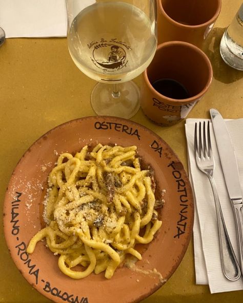 Osteria Da Fortunata Rome, Roma Aesthetic, Ital Food, Airplane Photos, Italian Summer, Italian Food, Fine Dining, Aesthetic Food, Italian Recipes