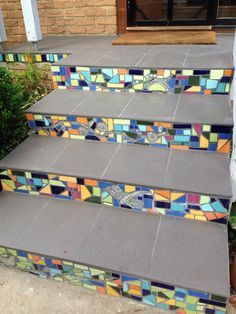 Mosaic Stairs Indoor, Mosaic Stairs, Mosaic Walkway, Patio Edging, Mosaic Art Diy, Paint Color Ideas, Mosaic Garden Art, Garden Stairs, Rock Garden Design