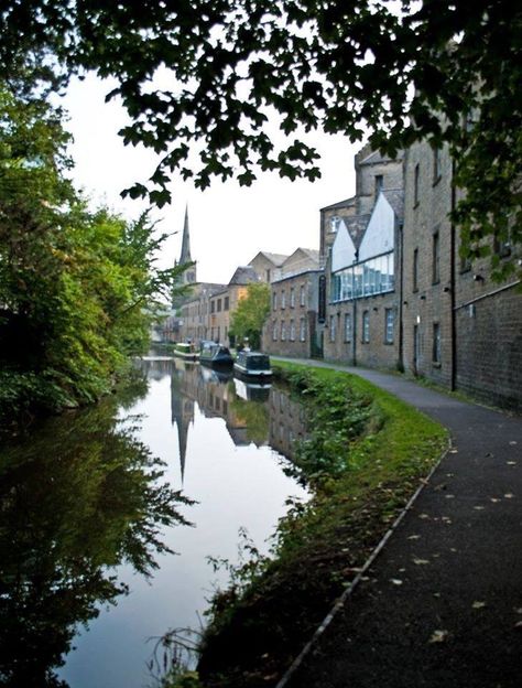 Lancaster University England, Lancaster Aesthetic, Lancaster Uk, Northwest England, Lancaster England, Nostalgic Photos, Lancaster University, Lancashire England, Narrow Boats