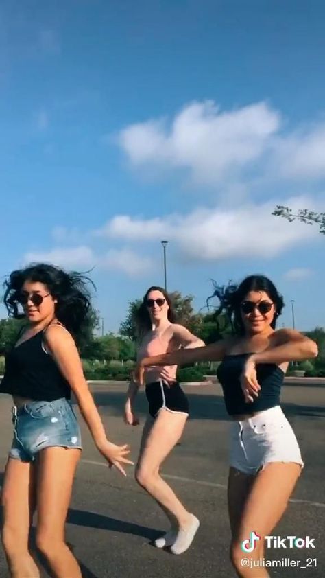 Dances For Best Friends, Best Friends Dances, Tiktok Dance Bestie, Best Friend Dance Videos, Dance Best Friends, Tiktok With Friends, Dances With Friends, Best Friend Dances, Dances To Do With Friends