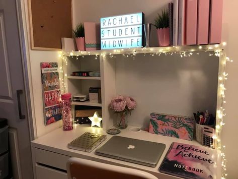 Desk Inspiration Student, Desk Idea, Comfortable Bedroom Decor, Desk Organisation, Cool Room Designs, Student Room, Desk Inspo, Desk Inspiration, White Desk