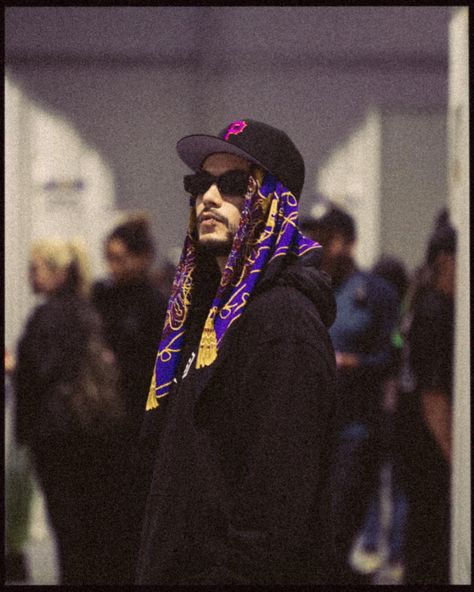 Moto Wallpaper, Scarf Outfit Men, Bandana Outfit, Gangster Style, Headwear Fashion, Bandanas Men, Art Hoodie, Scarf Outfit, Bandana Styles