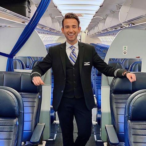 Flight Attendant Men, Male Flight Attendant, Aviation World, Welcome Aboard, United Airlines, Jet Setter, Aesthetic Guys, Cabin Crew, Flight Attendant