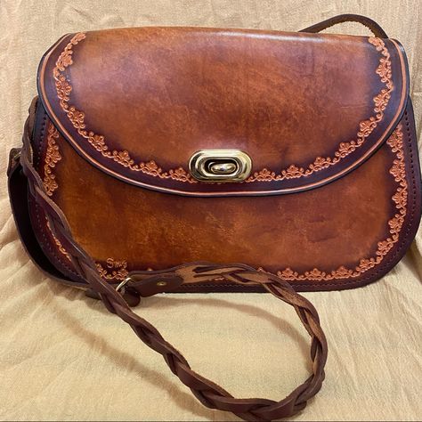 Awesome Hand Tooled Stine Leather Bag. Has A Nice Braided Strap. Looks Brand New. Cross Body Leather Bag, Women’s Bags, Leather Reference, Handmade Leather Purse, Thrift Inspo, Brown Leather Purse, Tooled Leather Bag, Western Purses, Leather Ideas