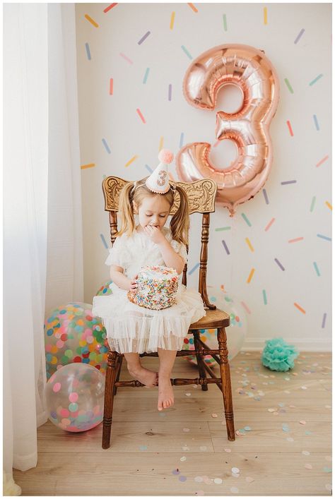 3 Year Girl Photoshooting Ideas, 2 Year Photos, Three Year Old Pictures, 3rd Birthday Picture Ideas, Birthday Ideas For 3 Year Girl, 3 Year Photoshoot, 2nd Birthday Photo Shoot Ideas Indoor, 3 Year Birthday Photoshoot, 3 Yr Birthday Party Ideas