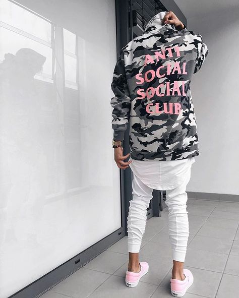 I live for the nights that I can’t remember, with the people that I won’t forget.  #SimpleFits Urban Fashion Outfits, Assc Hoodie, 80s Fashion Men, Fashion Outfits Ideas, Urban Fashion Girls, 90s Urban Fashion, Hypebeast Streetwear, Urban Style Outfits, Mens Fashion Streetwear