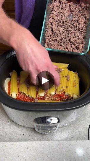 Beef Manicotti Slow Cooker Lasagna, Manicotti Lasagna Slow Cooker, Crockpot Manicotti Lasagna, Manicotti Beef Lasagna In Crockpot, Manicotti Beef Lasagna In Slow Cooker, Slow Cooker Manicotti, Manicotti Lasagna Recipe, Manicotti Crockpot Recipe, Crockpot Manicotti With String Cheese