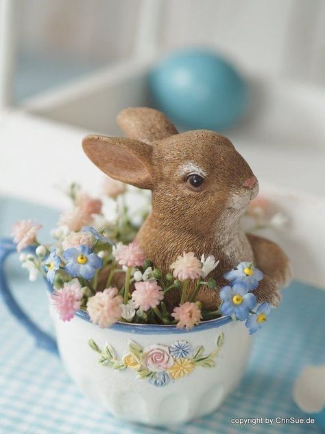 Cup And Saucer Crafts, Easter Flower Arrangements, Teacup Crafts, Easter Arrangement, Magic Home, Tafel Decor, Easter Craft Decorations, Easy Easter Crafts, Spring Easter Crafts