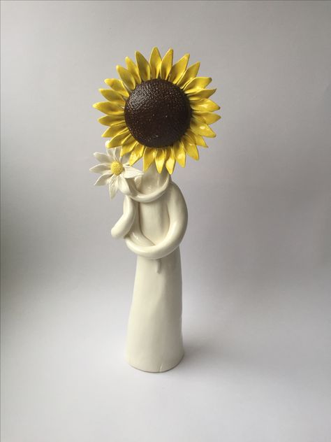 Sunflower Ceramics, Sunflower Sculpture, Ceramic Sunflower, Vase Crafts, Clay Crafts Air Dry, Slab Pottery, Clay Animals, Pottery Crafts, Ceramics Pottery Art