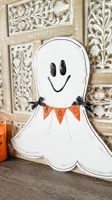 Courtney l DIY & Home Decor on Instagram: "👻 BOO! I love whimsical Halloween decor! All you need for this diy is some @dollartree foam board and fabric! I got inspired to paint this ghost by using @countrycharmtracy painting techniques! She does such a good job painting her DIYs. You could make a whole family of ghosts…mom, dad, kids! Lots of options! Do you decorate with ghosts for Halloween? I’d love to know! #fall #falldecor #fallhomedecor #falldiy #dollartreediy #dollartree #doll Ghosts For Halloween, Dollar Tree Halloween, Dollar Tree Fall, Ghost Signs, Whimsical Halloween, Holiday Craft, Halloween Craft, Wood Painting, Fall Diy