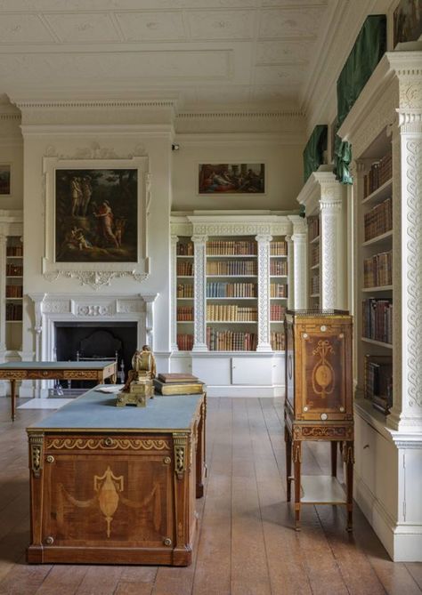 English Manor Houses Interior Bedrooms, Old Money Study Room, Old Money House Interior Kitchen, Old Money Bookshelf, Old Money Home Office, Old Money Kitchen Aesthetic, English Manor Bedroom, Regency Style House, Old Money Library