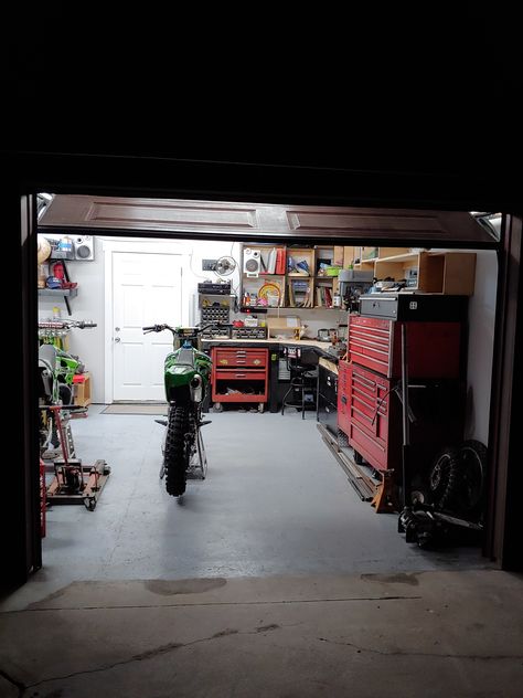 Dirt Bike Garage Workshop, Dirt Bike Storage, Dirt Bike Garage, Garage Hang Out Space, Bike Garage, Bike Storage, Garage Workshop, Dirt Bike, My Dream Home