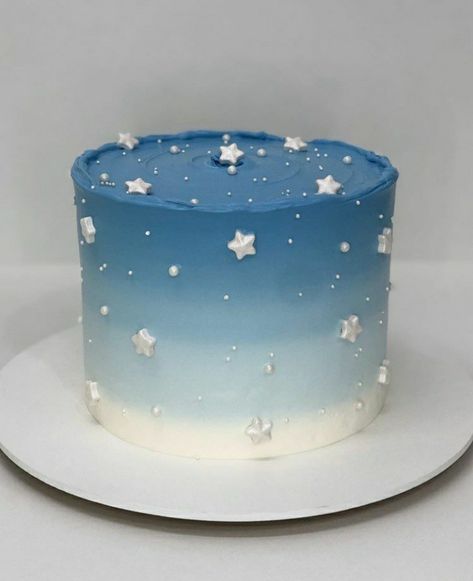 Cake With Stars Design, Starry Birthday Cake, Cake Ideas Aesthetic Blue, Birthday Cake Ideas Easy Simple, Birthday Cake Ideas Aesthetic Blue, Blue Birthday Cake For Girl, Cake Designs Birthday Blue, Star Themed Birthday Cake, Blue Cake With Stars