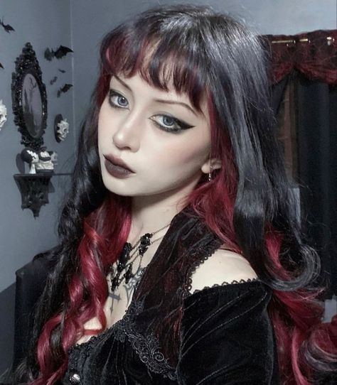 Black And Red Hair, Vampire Hair, Goth Hairstyles, Modern Goth, Gothic Hairstyles, Vibrant Hair, Goth Hair, Dyed Hair Inspiration, Alternative Makeup