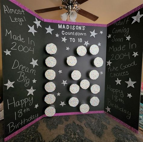 Countdown Board Ideas, Sweet 16 Punch Board, Countdown Birthday Gifts Ideas, Birthday Countdown Surprise Ideas, Birthday Punch Board Ideas, Birthday Countdown Ideas For Him, Sweet 16 Countdown Ideas, 18th Birthday Advent Calendar, Birthday Countdown Gifts