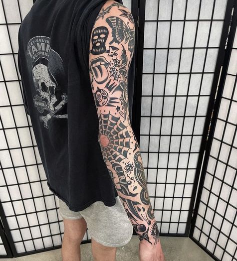 Traditional Tattoo Sleeve Filler, Old School Sleeve, Traditional Tattoo Black And Grey, Tato Flash, Tattoo Sleeve Filler, Traditional Black Tattoo, Full Hand Tattoo, Traditional Tattoo Inspiration, Full Arm Tattoos