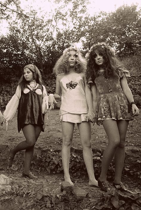 Pamela Des Barres and The GTOs (Girls Together Outrageously) by: Ed Caraeff 70s Groupie Fashion, The Gtos, Pamela Des Barres, Patti Hansen, Lauren Hutton, Hippie Life, Girls Together, I'm With The Band, Almost Famous