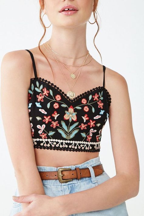 4122cb13c7a474c1976c9706ae36521d Crop Top Design, Mexican Outfit, Floral Cami, Bohemian Tops, Trendy Fashion Tops, Trendy Blouses, Trendy Blouse Designs, Fancy Blouses, Fancy Blouse Designs