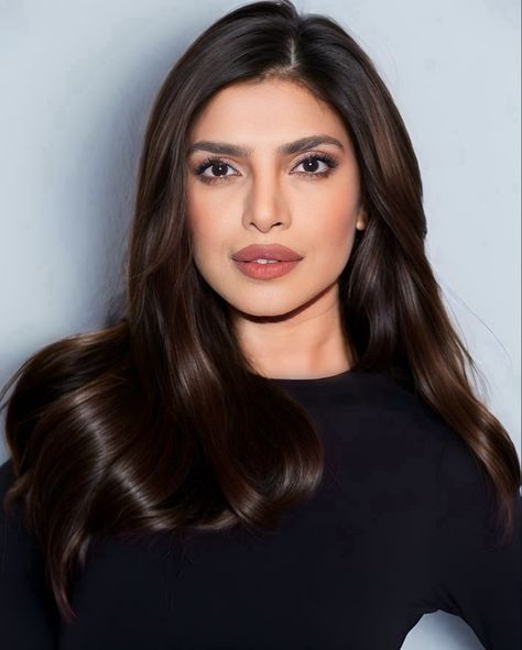 #priyankachoprajonas Priyanka Chopra Makeup Looks, Chopra Priyanka, Priyanka Chopra Hair, Priyanka Chopra Makeup, بريانكا شوبرا, Melissa Supergirl, Hindu Culture, Soft Glam Makeup, Winter Makeup