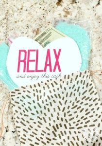 relax Spa Gift Card Presentation, Ways To Wrap Gift Cards, Wrapping Money Gifts, Creative Ways To Give Cash, Ways To Give Gift Cards, Wrap Gift Cards, Cash As A Gift, Money Gift Idea, Money Gifts Christmas