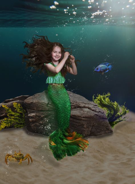 Summer Underwater, Neon Mermaid, Mermaid Photo Shoot, Mermaid Background, Girls Mermaid Tail, Underwater Ocean, Photography Settings, Ocean Reef, Ocean Scenes